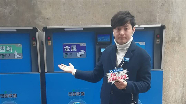 众所周知,垃圾分类有利于改善目前生活垃圾收集和处理的困境。然而多年来,垃圾分类却总是难以执行到位,主要原因是垃圾分类的标准和规范没有统一。今年,长沙将创建垃圾分类减量示范小区20个。那么,如何做好创建垃圾分类示范小区样板引领工作,培养居民垃圾分类习惯呢?我们马上连线正在清水塘社区的直播记者姚政。