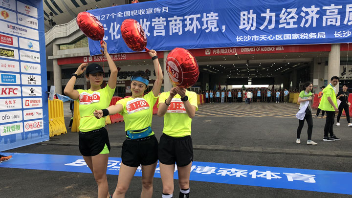 直播进入倒计时,选手马上入场了,《2018湘马,我们来了》