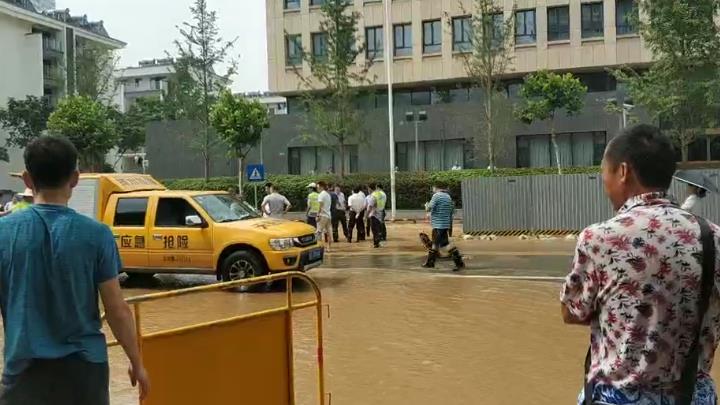 西湖路救援现场