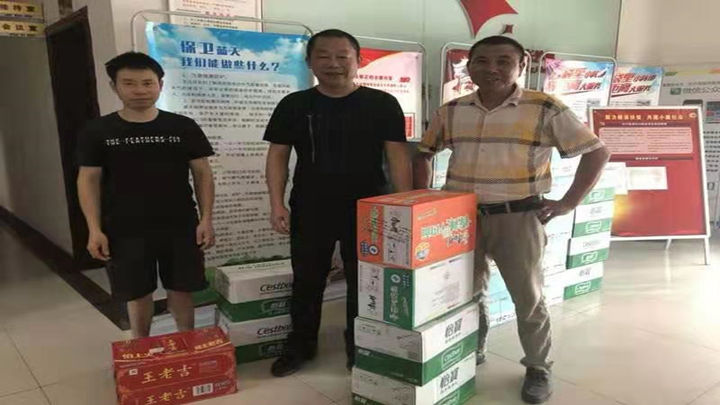 社会各界纷纷支援防汛工作,送来防汛物资,助力安沙镇防汛工作的有序开展。